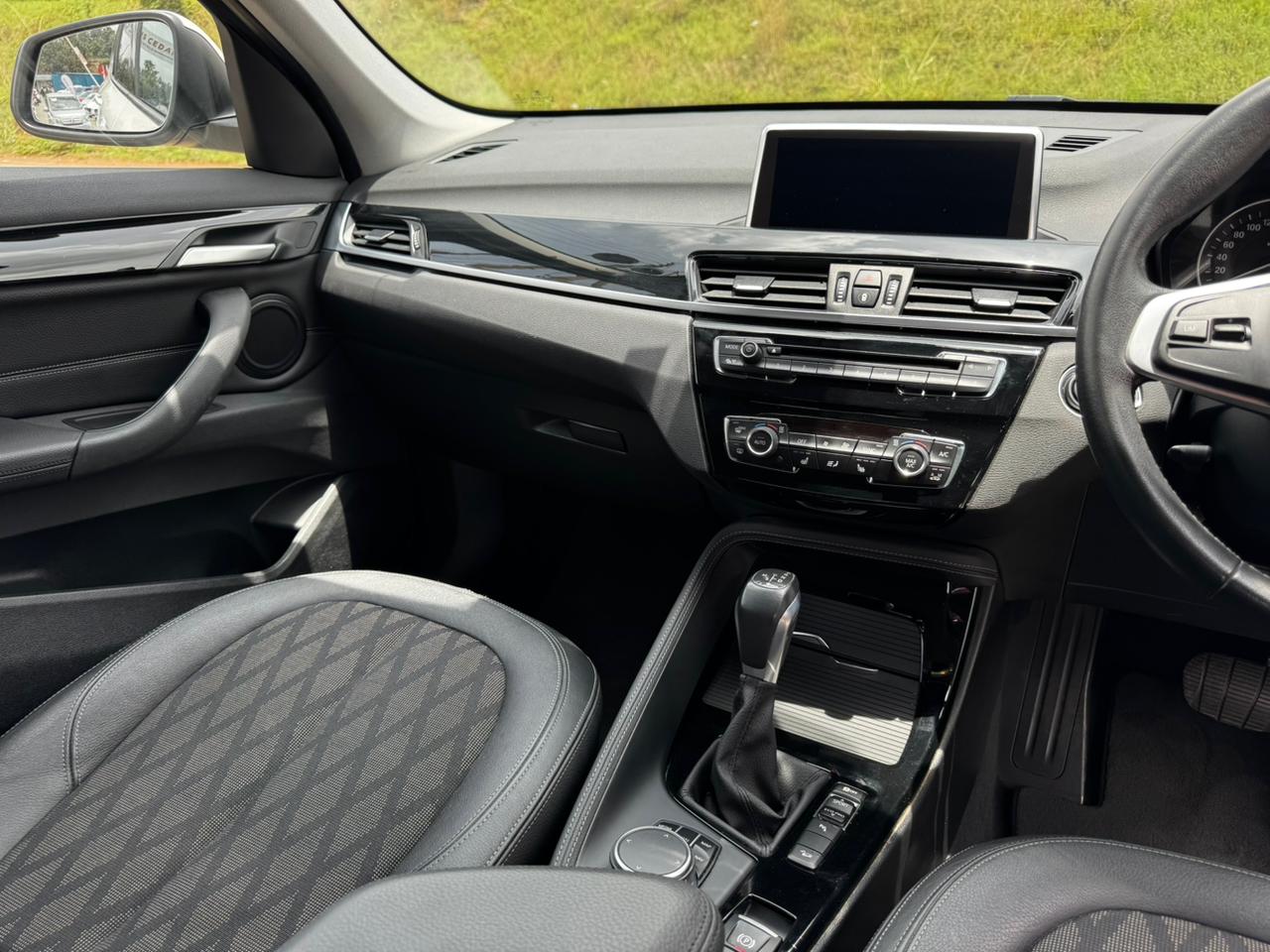 2018- BMW X1 – White