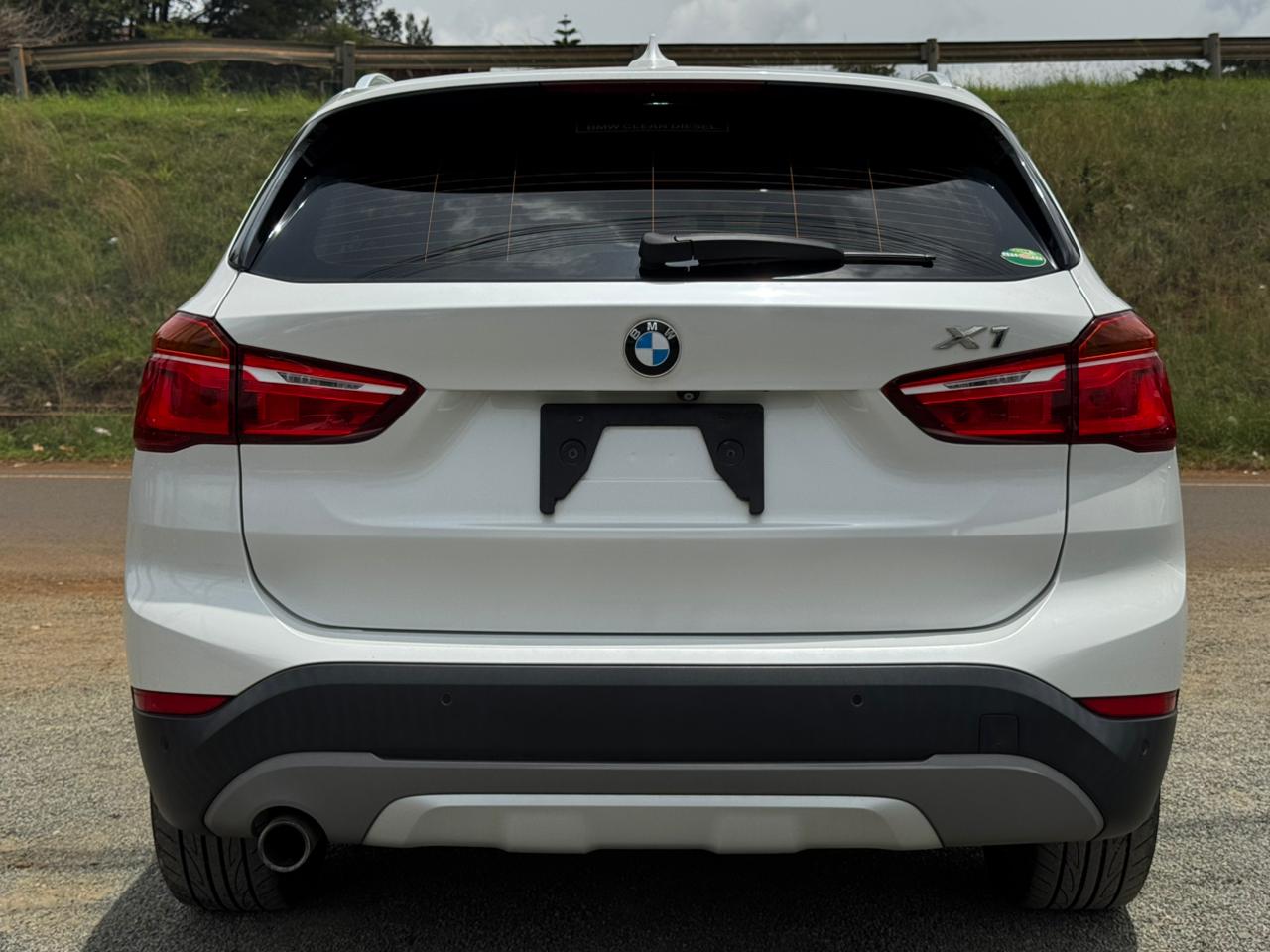 2018- BMW X1 – White