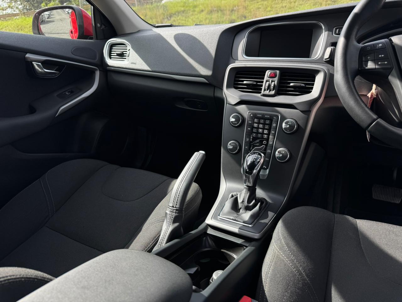 2018- Volvo V40 T3- Red