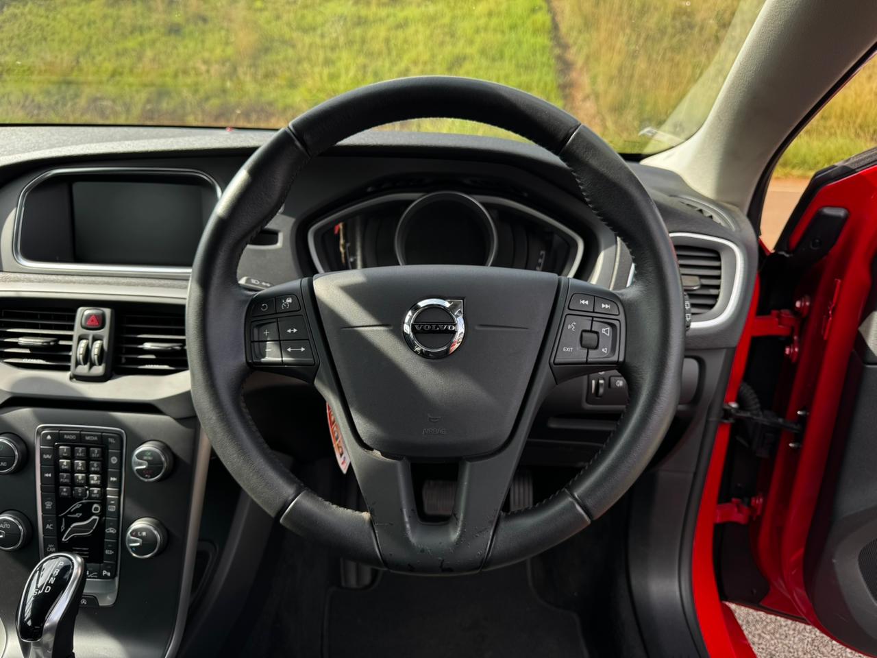 2018- Volvo V40 T3- Red