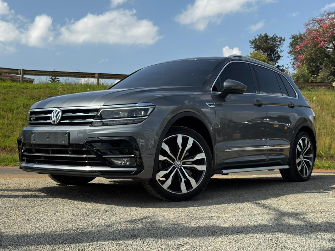 2018 -Volkswagen Tiguan R 4Motion -Gray