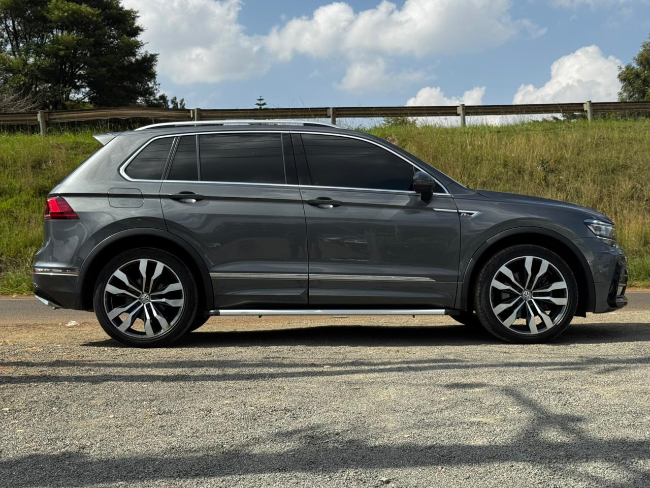 2018 -Volkswagen Tiguan R 4Motion -Gray