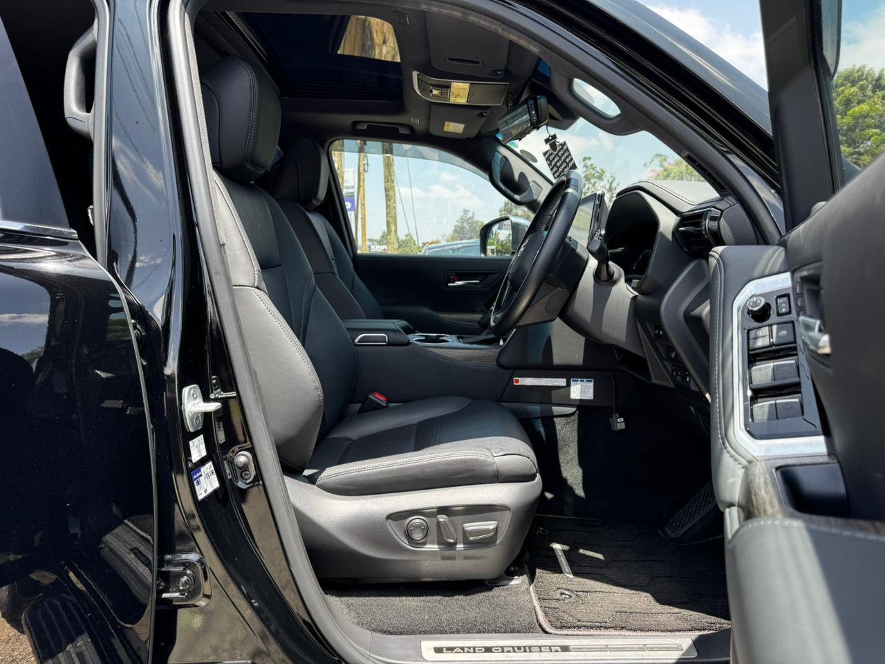 2023- Toyota LandCruiser LC300 TZG -Black