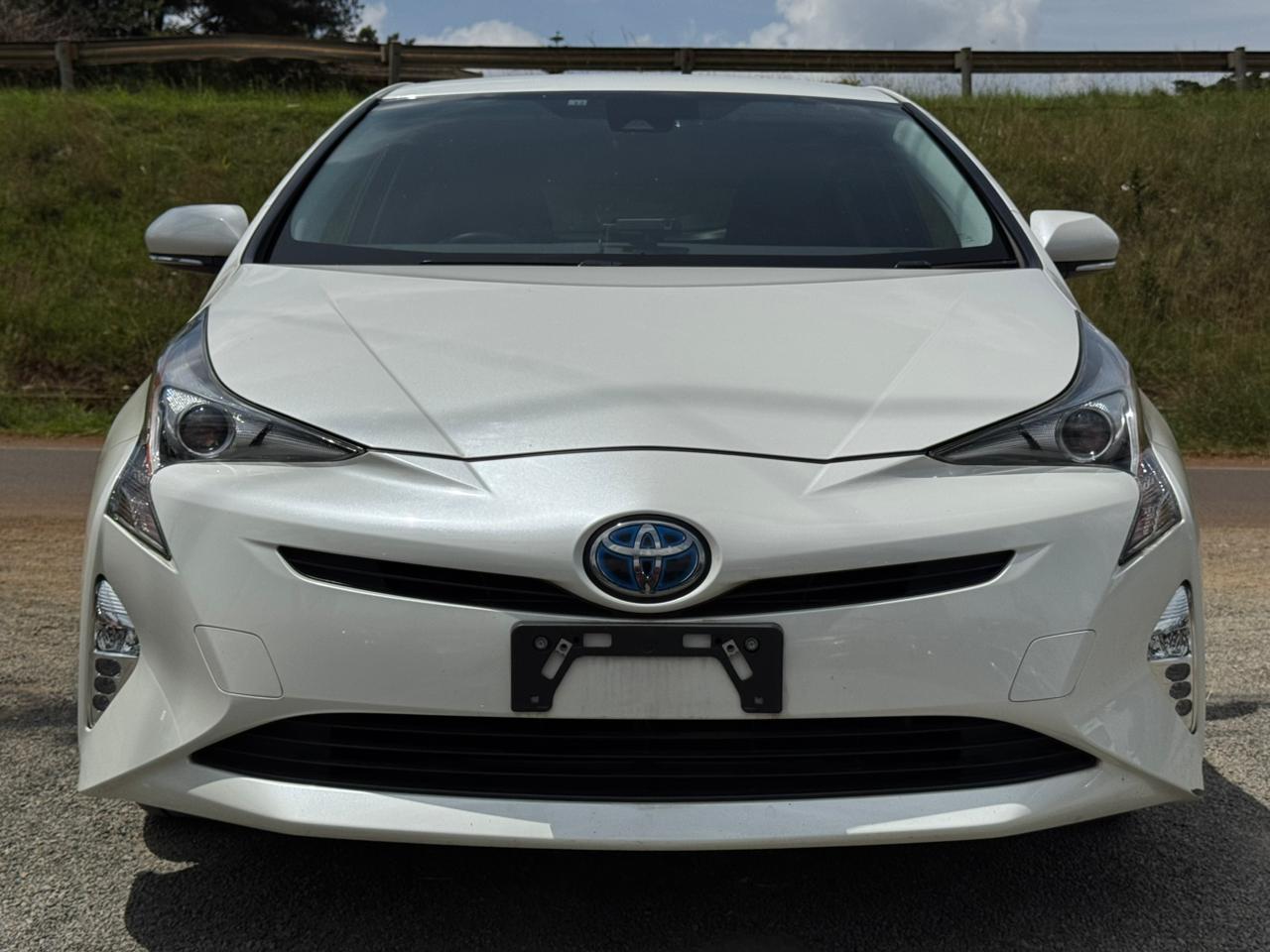 2017- Toyota Prius Hybrid -White