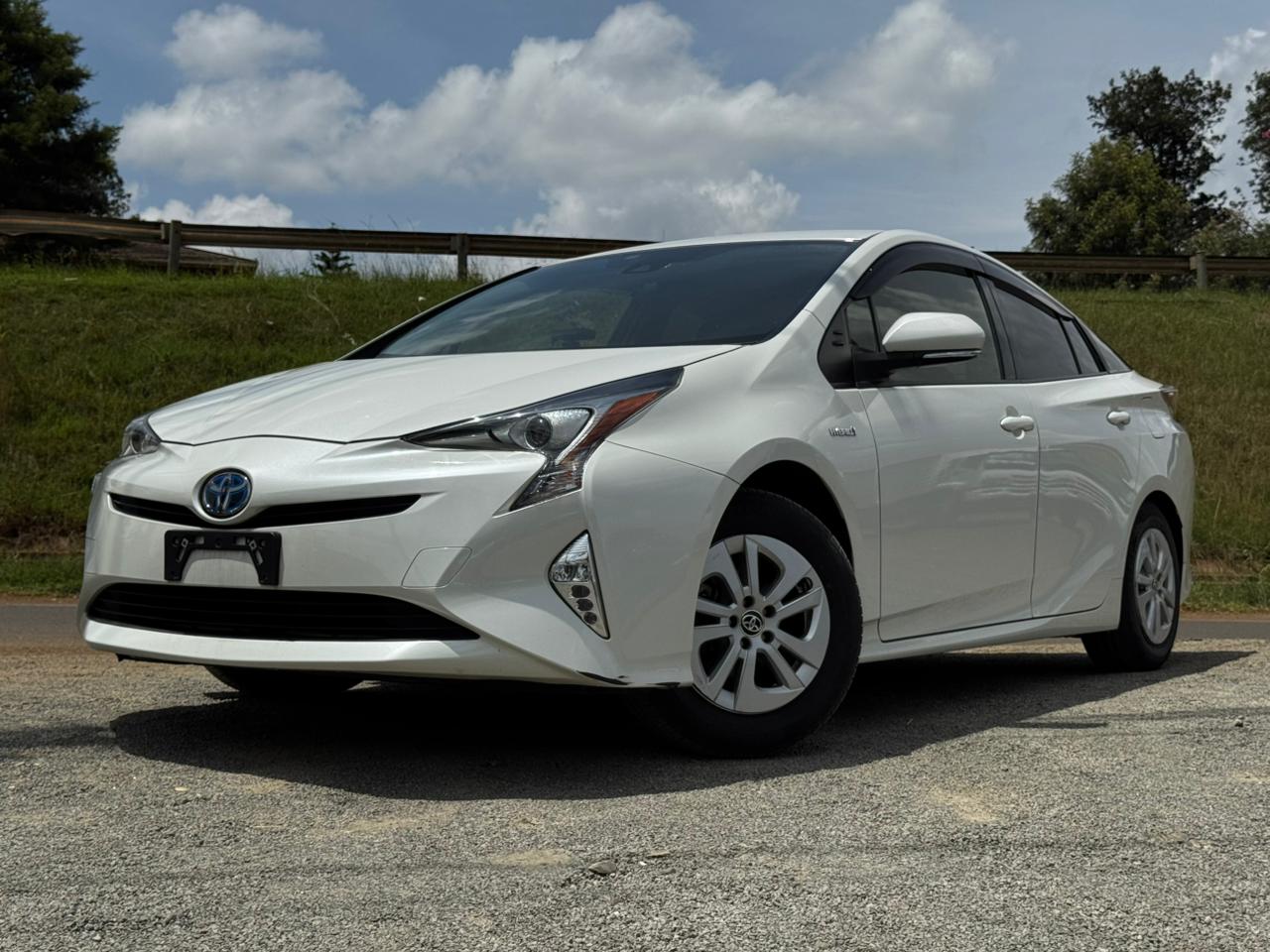 2017- Toyota Prius Hybrid -White