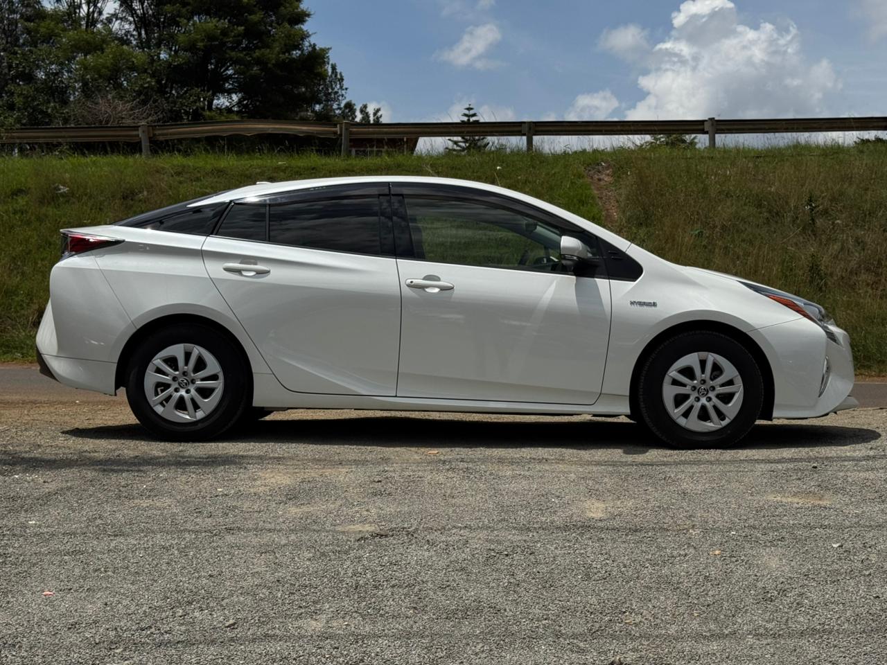 2017- Toyota Prius Hybrid -White