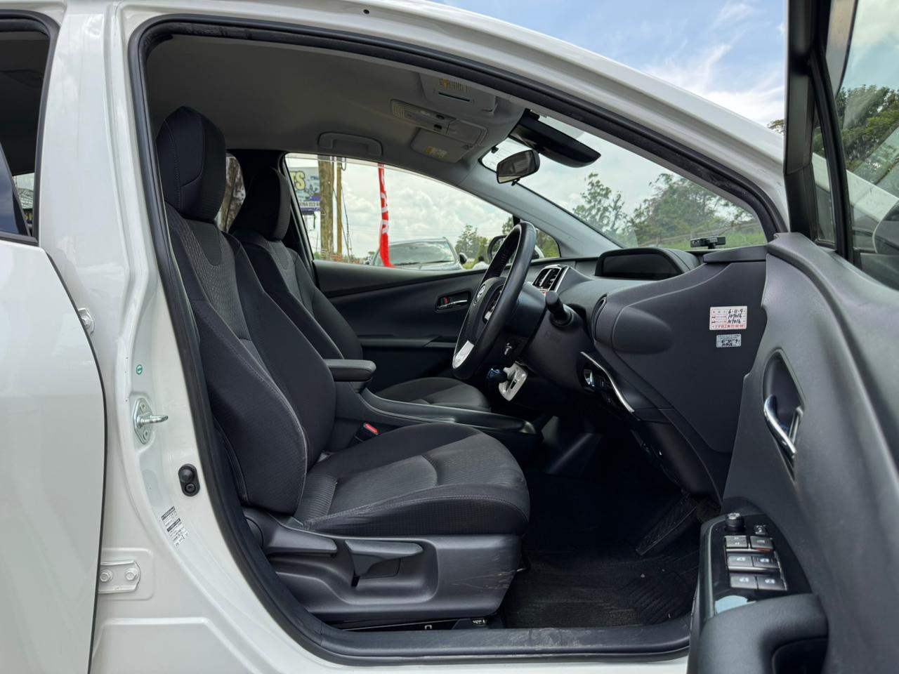 2017- Toyota Prius Hybrid -White