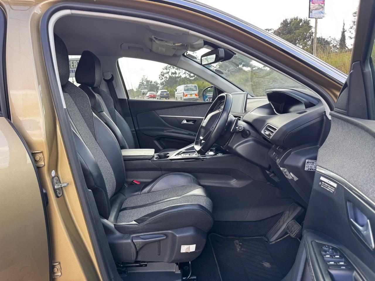 2018-Peugot 3008- Gold
