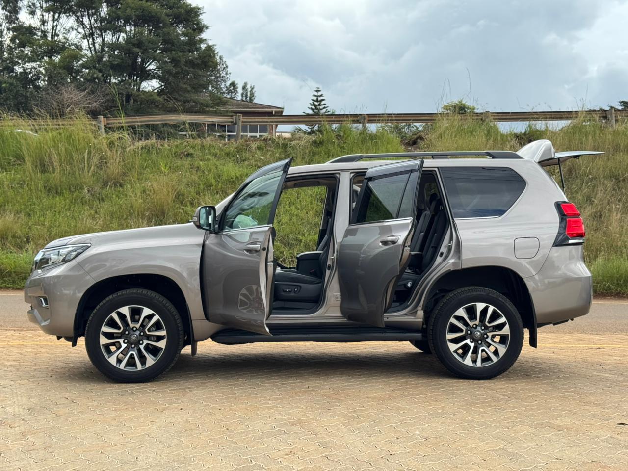 2023-Toyota Landcruser TXL-Bronze