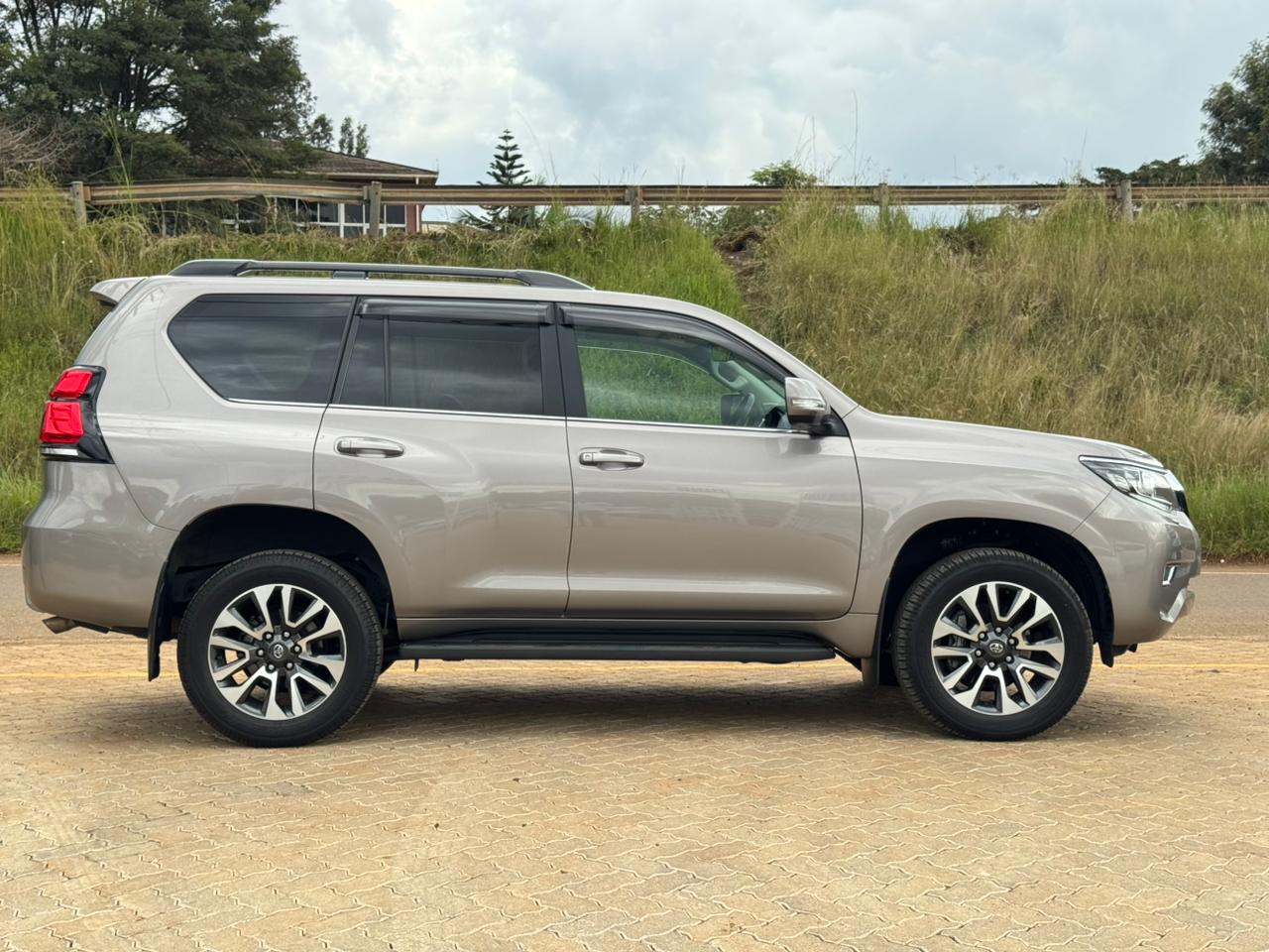 2023-Toyota Landcruser TXL-Bronze