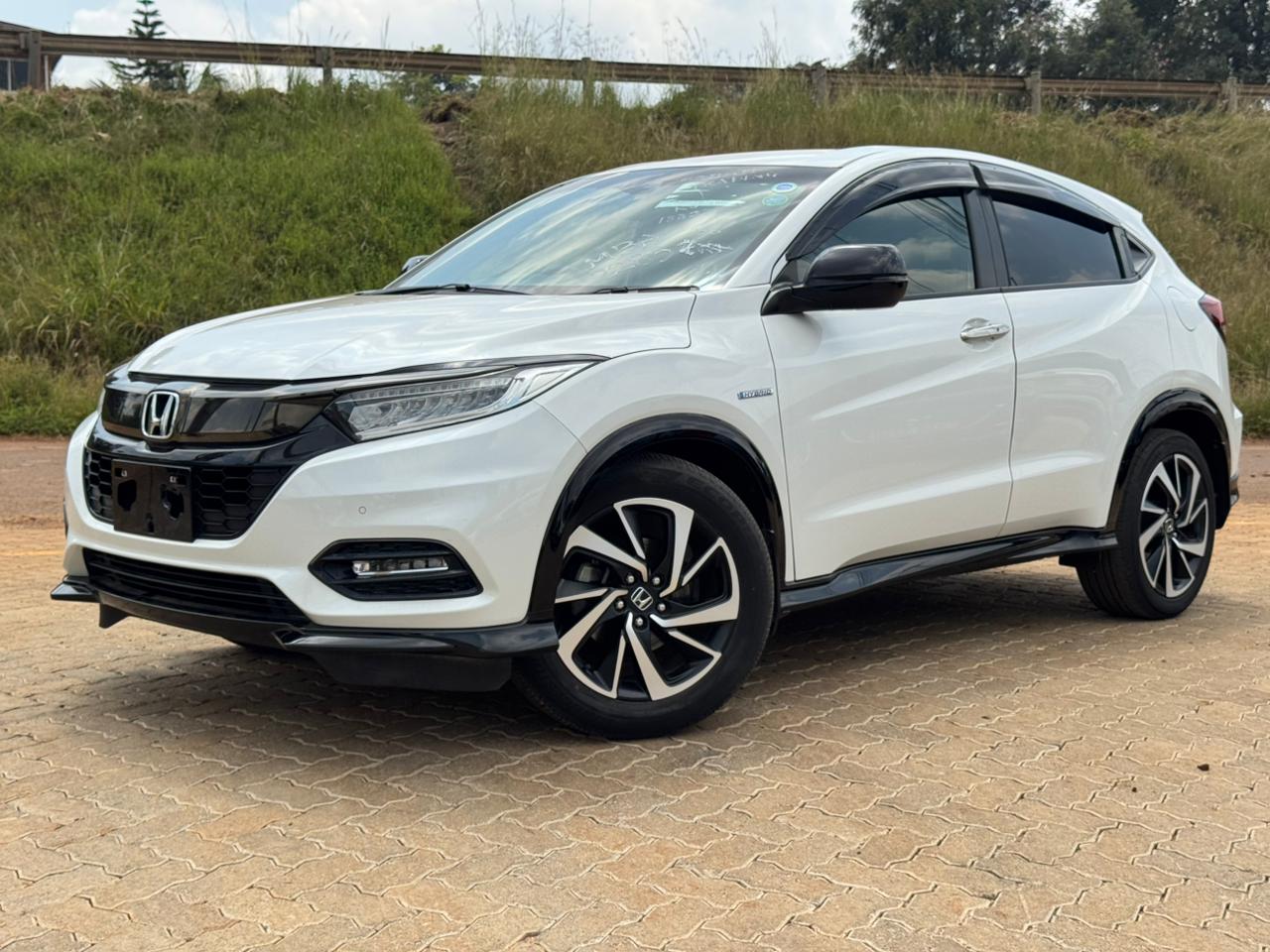 2018- Honda Vezel Hybrid RS- White