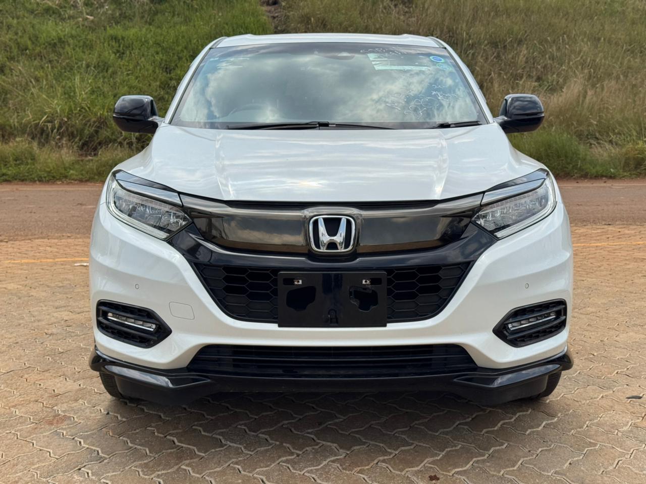 2018- Honda Vezel Hybrid RS- White