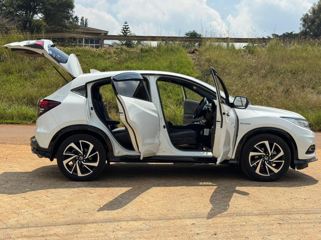2018- Honda Vezel Hybrid RS- White
