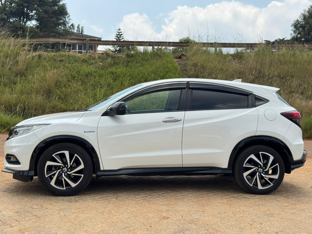 2018- Honda Vezel Hybrid RS- White