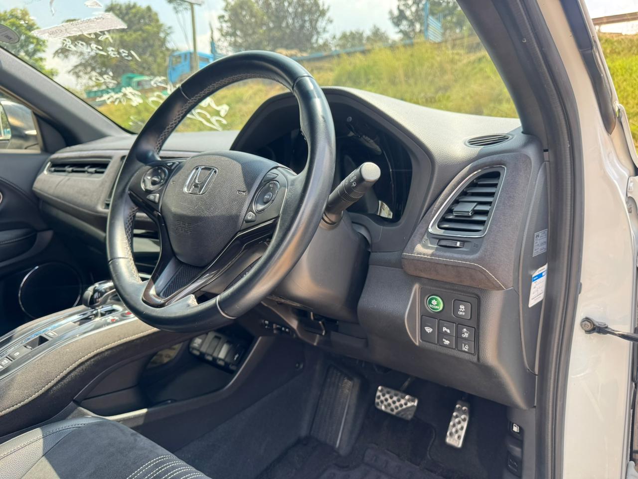 2018- Honda Vezel Hybrid RS- White