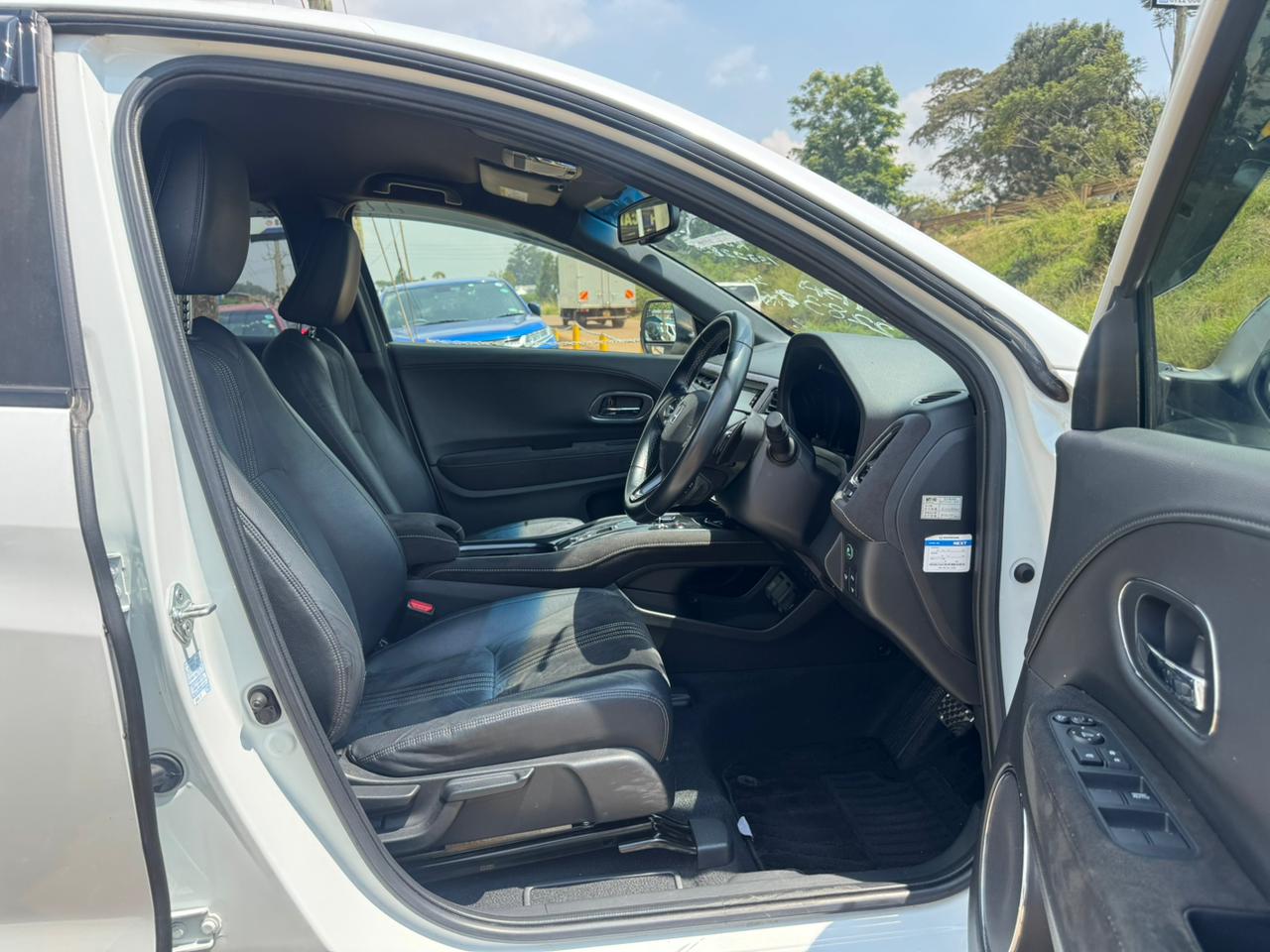 2018- Honda Vezel Hybrid RS- White