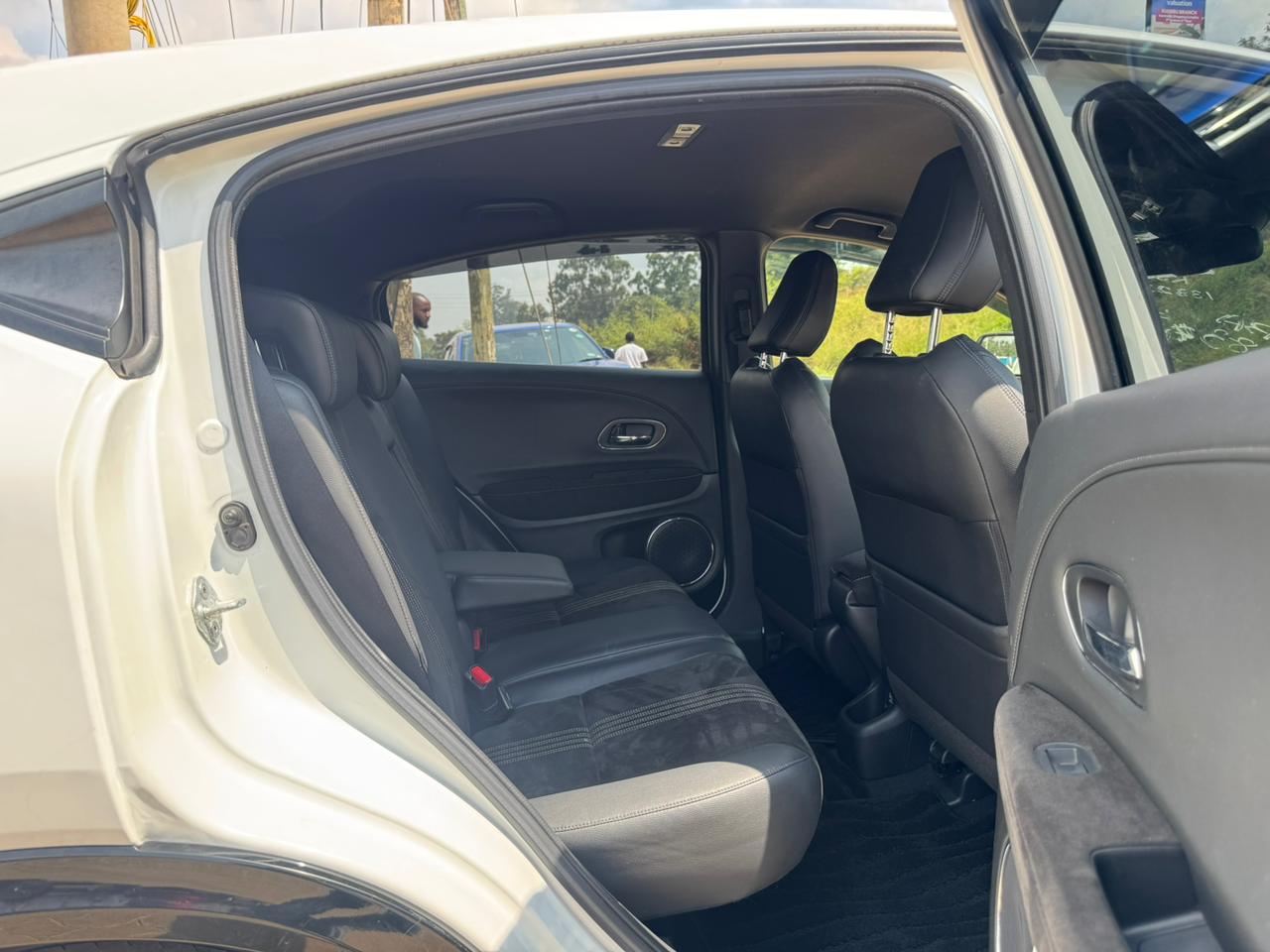2018- Honda Vezel Hybrid RS- White