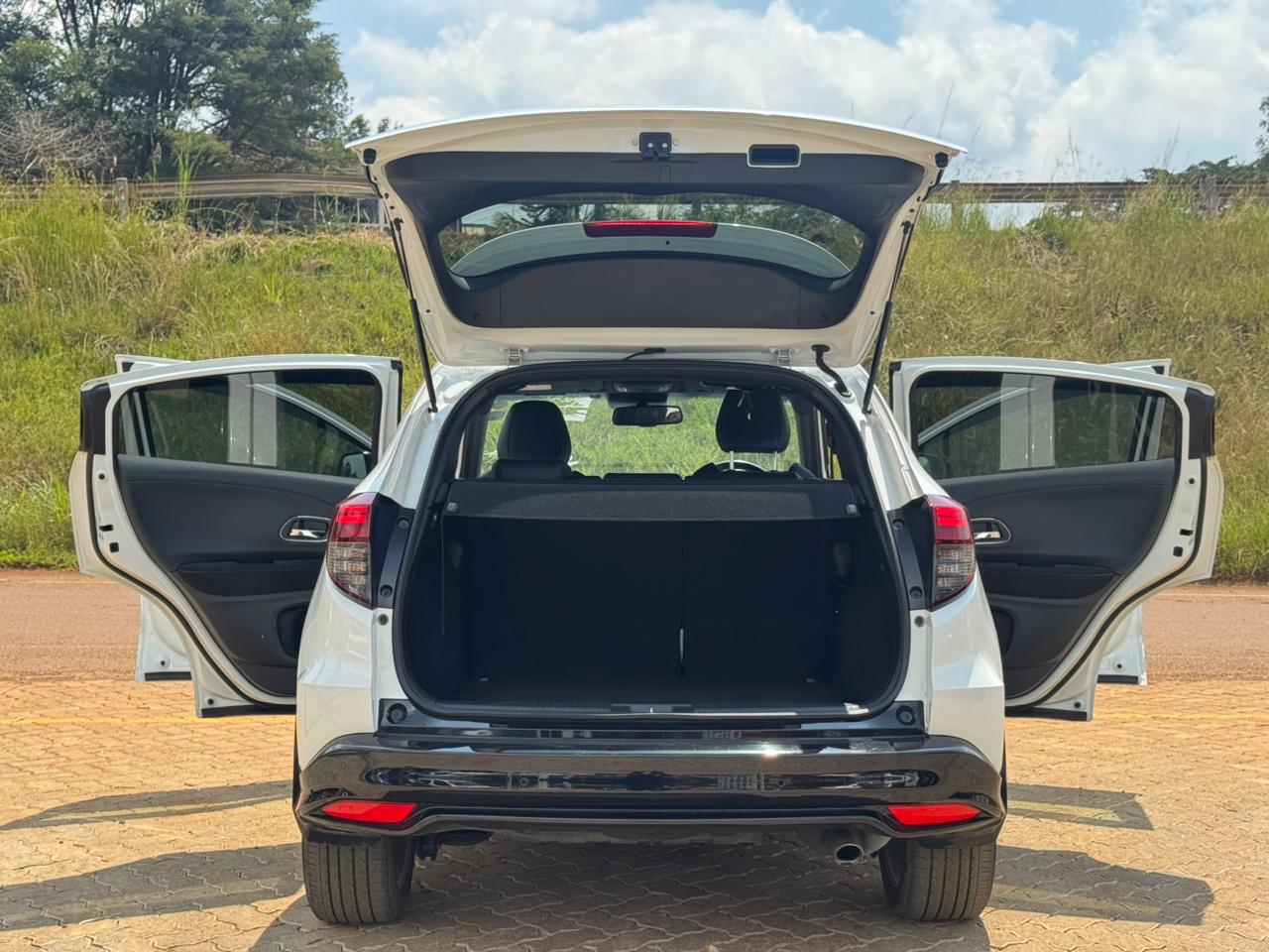 2018- Honda Vezel Hybrid RS- White
