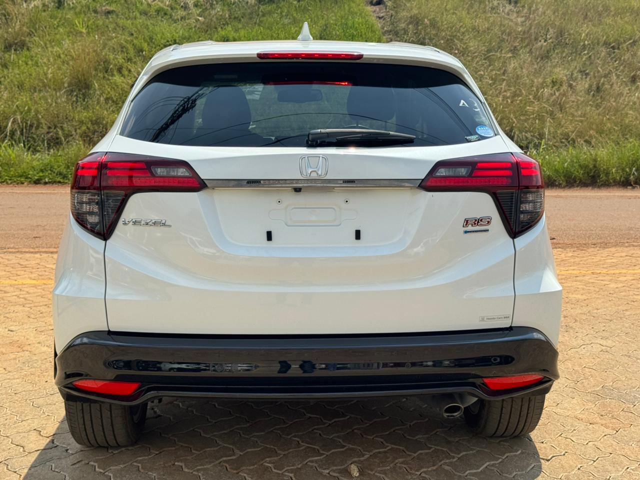 2018- Honda Vezel Hybrid RS- White
