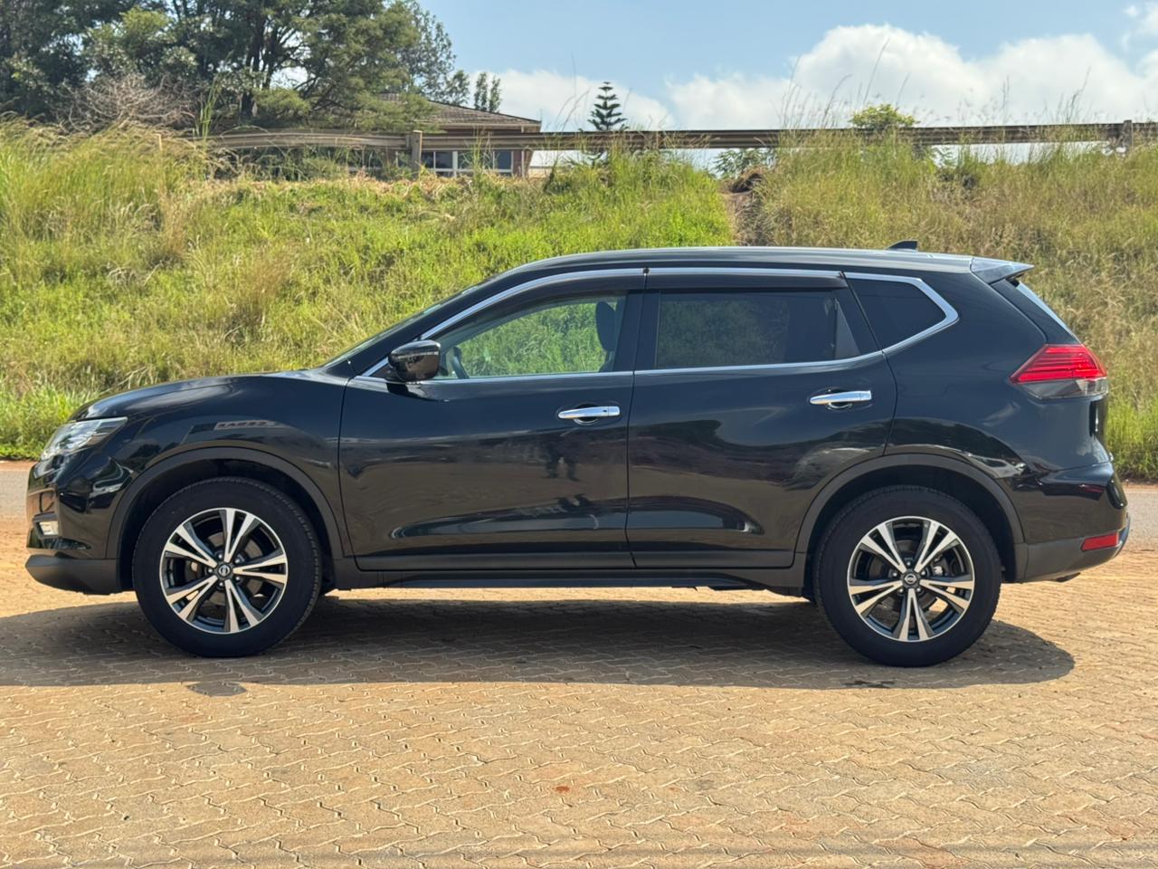 2019- Nissan Xtrail-Black