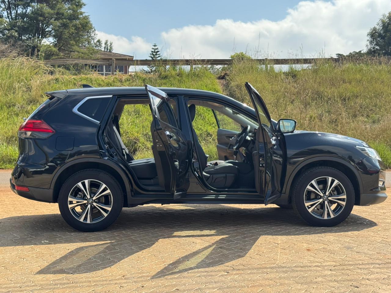2019- Nissan Xtrail-Black