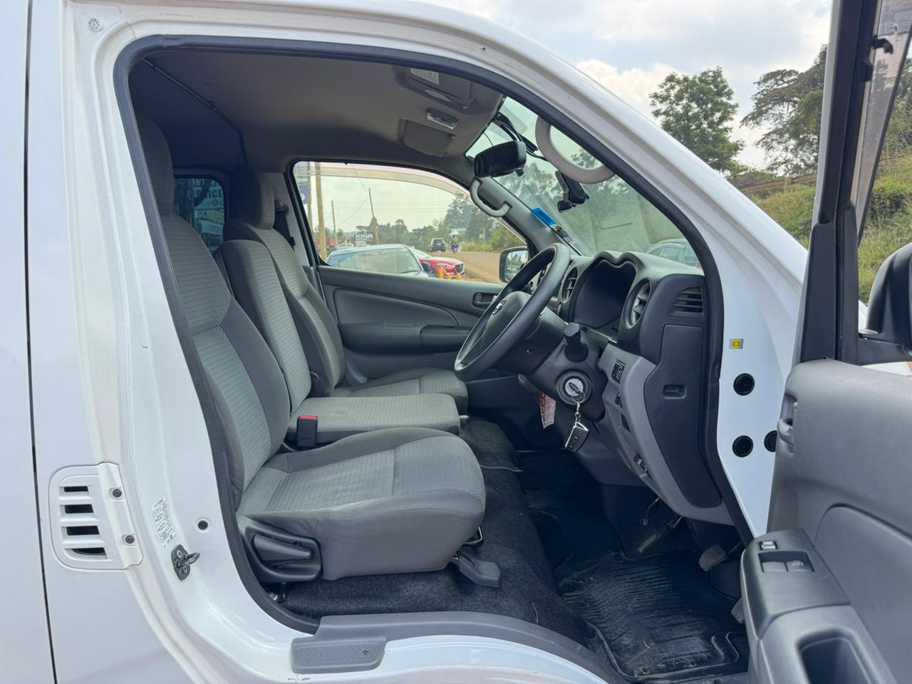 2018-Nissan NV350-White