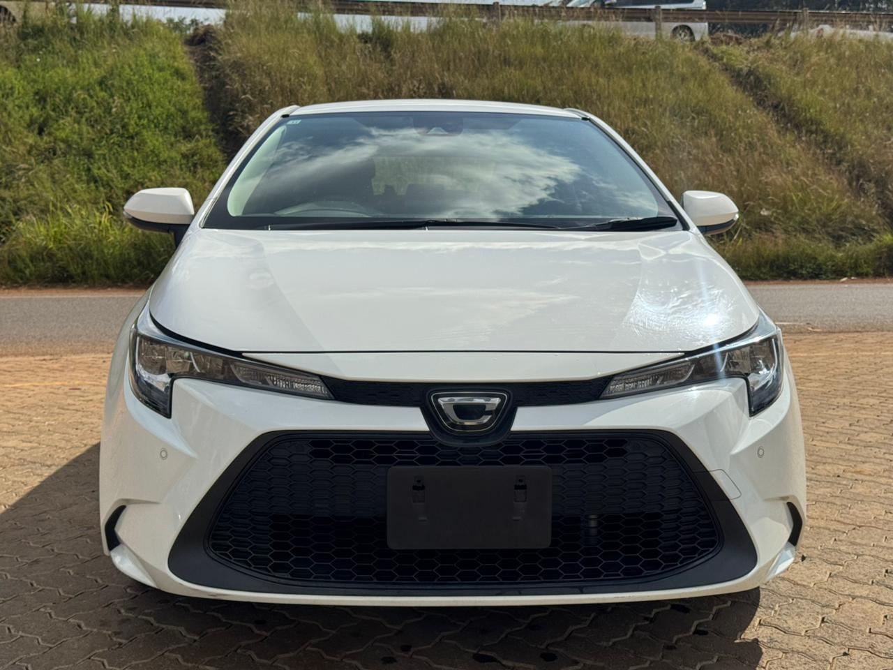 2019- Totota Corolla Touring -White