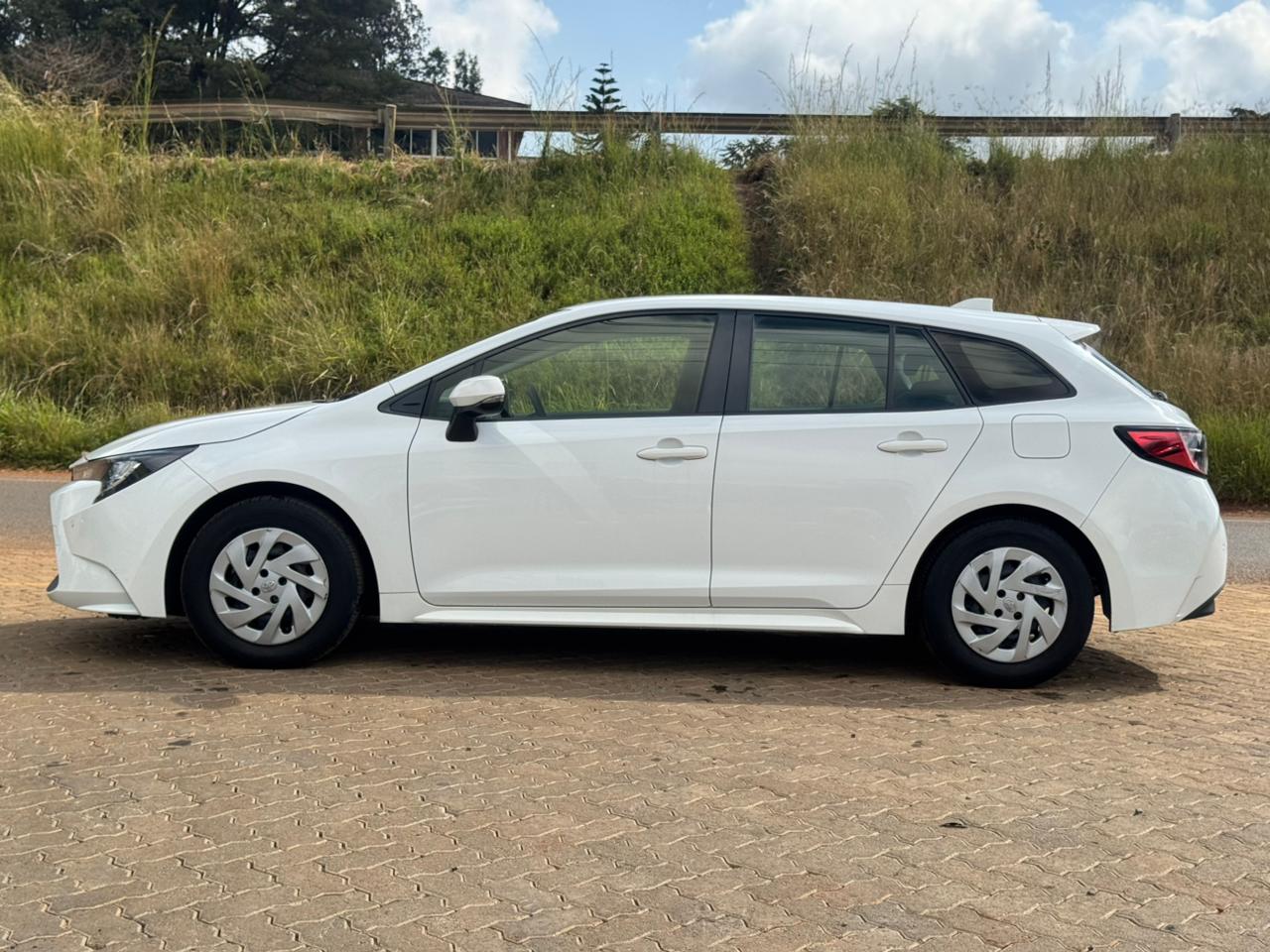 2019- Totota Corolla Touring -White