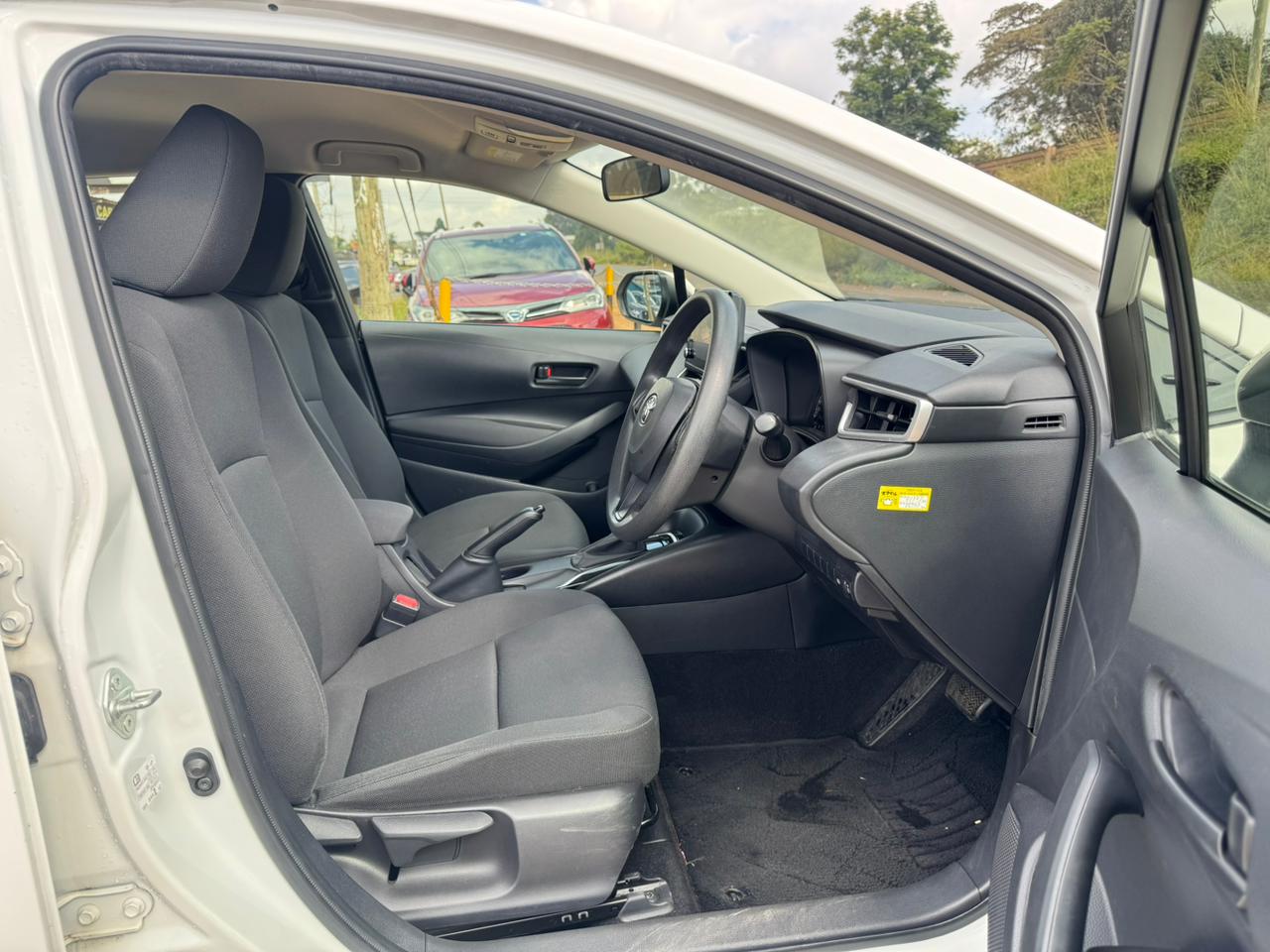 2019- Totota Corolla Touring -White