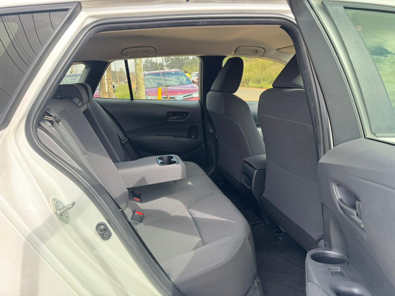 2019- Totota Corolla Touring -White