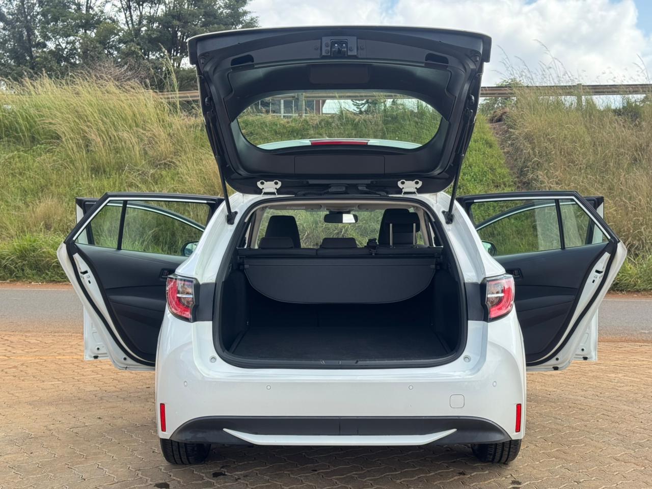 2019- Totota Corolla Touring -White