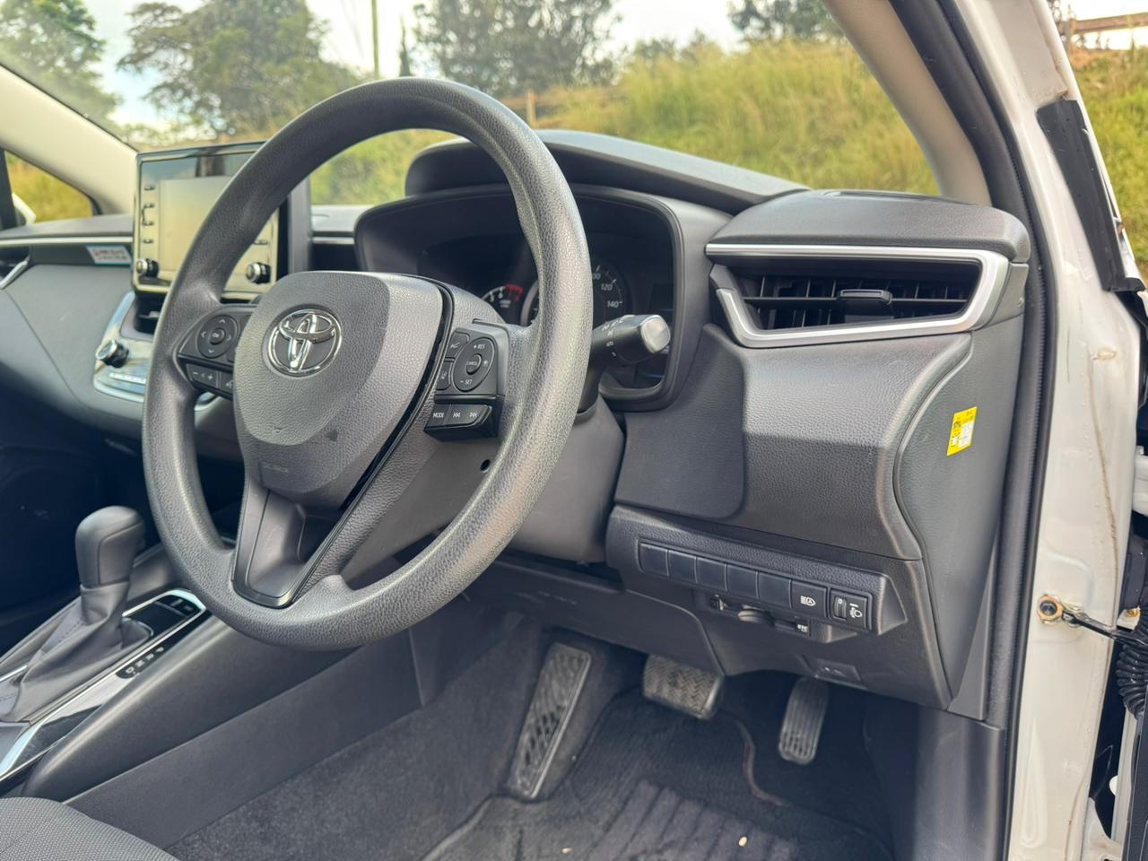 2019- Totota Corolla Touring -White