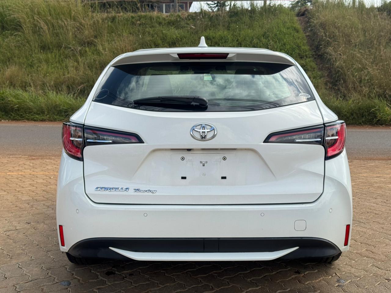 2019- Totota Corolla Touring -White