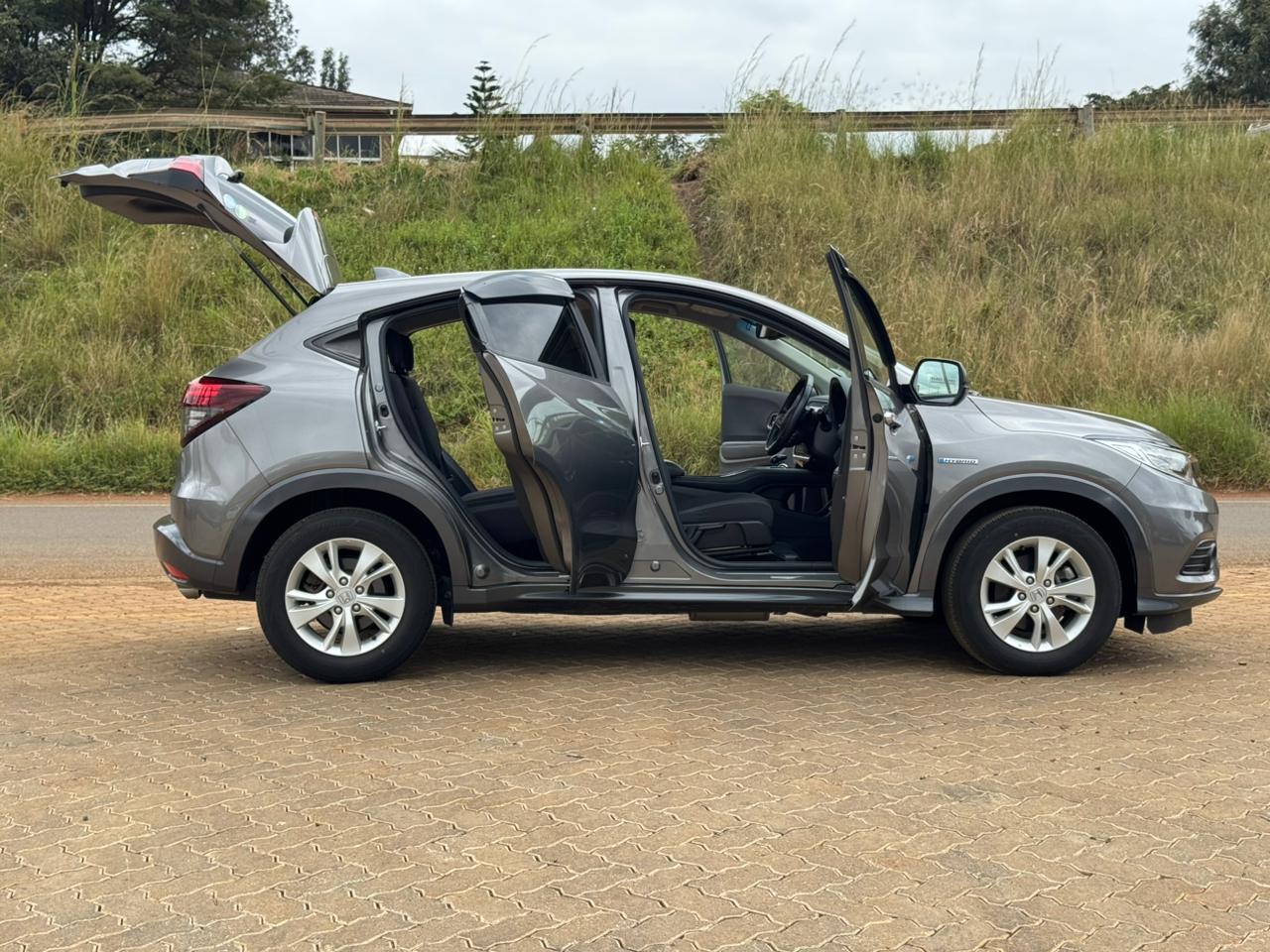 2018- Honda Vezel Hybrid- Gray