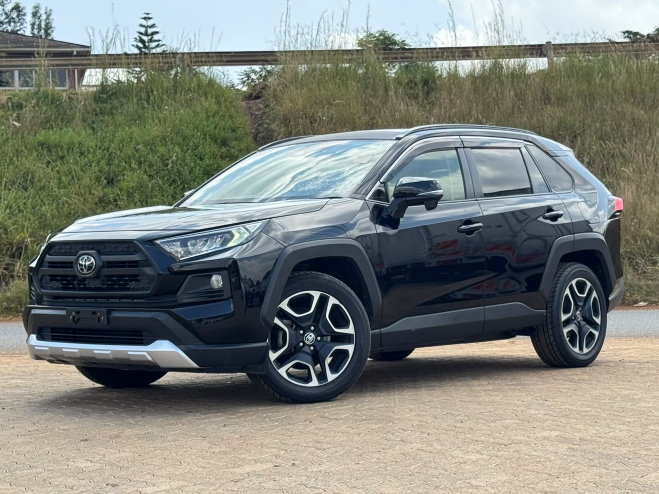2020- Toyota RAV4-Black
