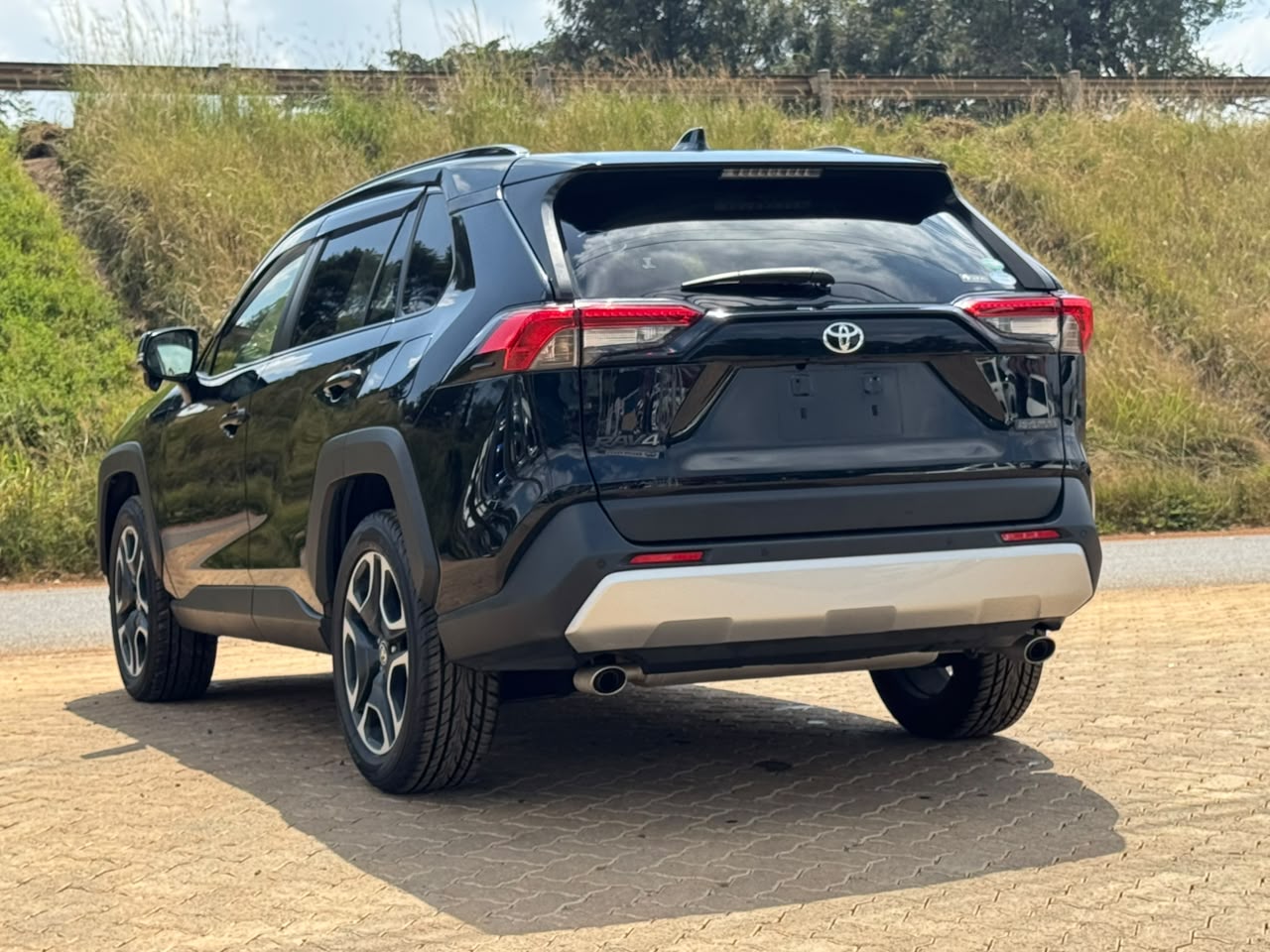 2020- Toyota RAV4-Black