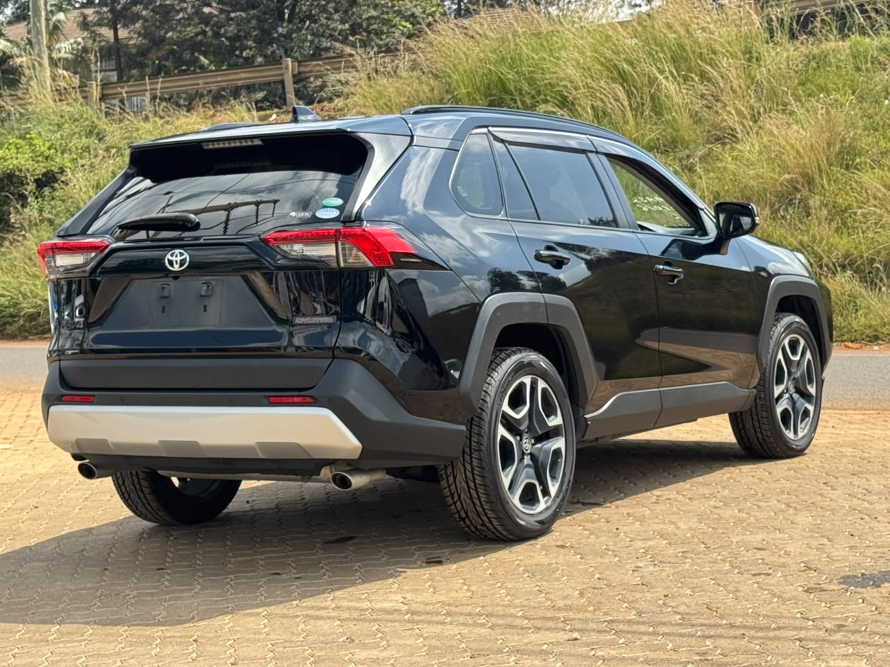 2020- Toyota RAV4-Black