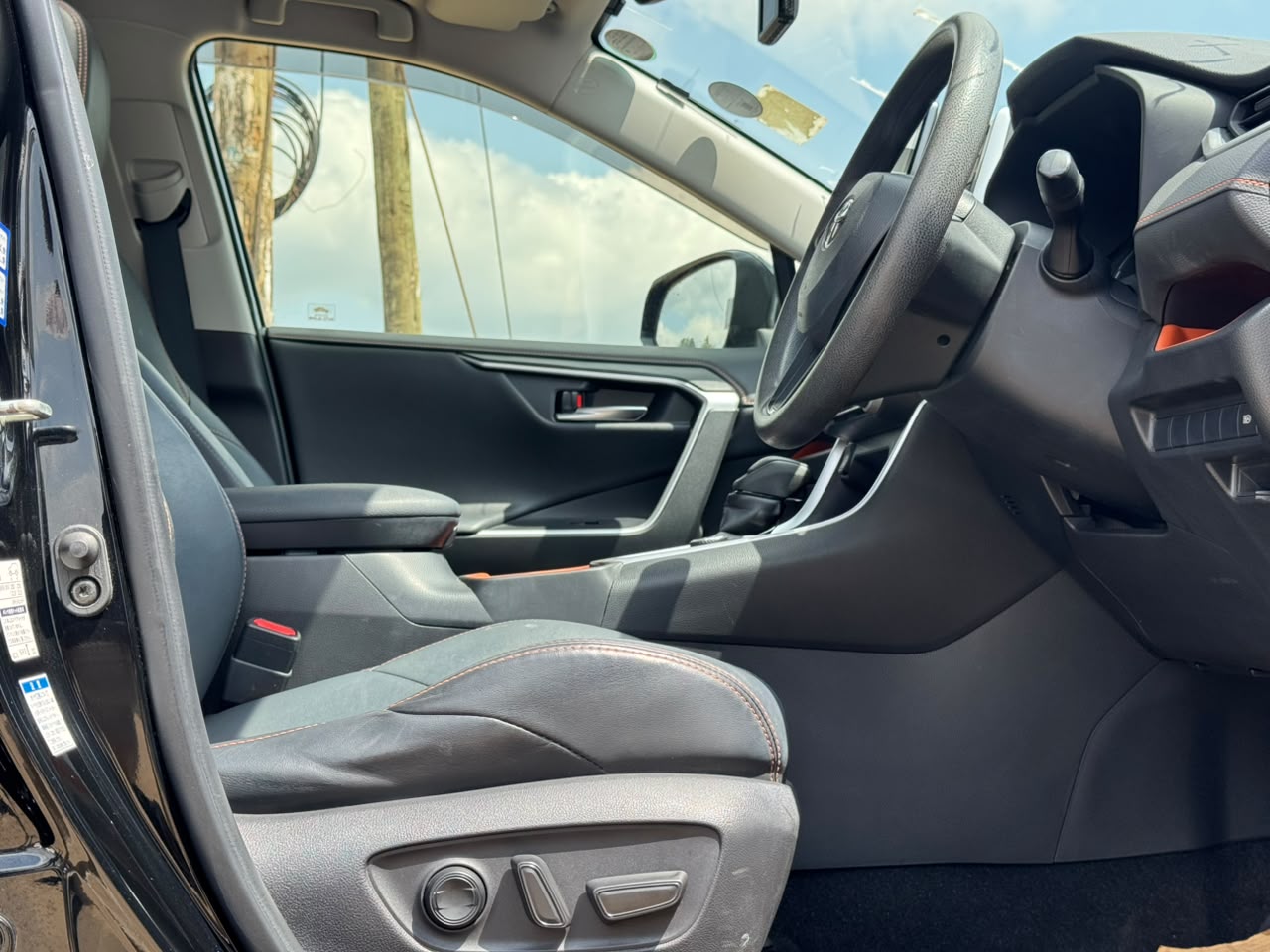 2020- Toyota RAV4-Black