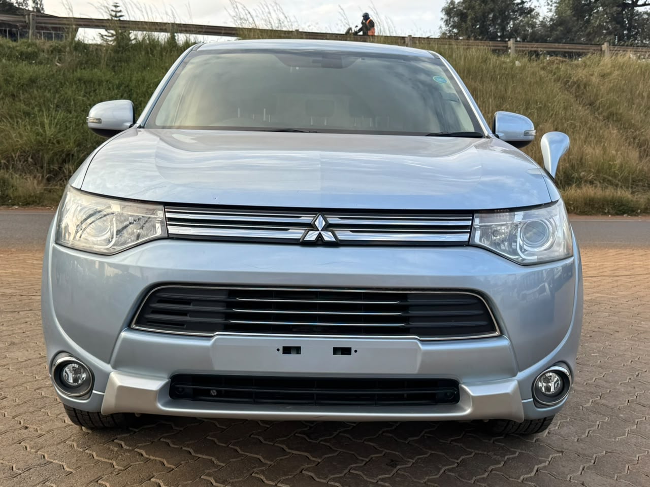 2016-Mitsubishi Outlander PHEV-Sky Blue