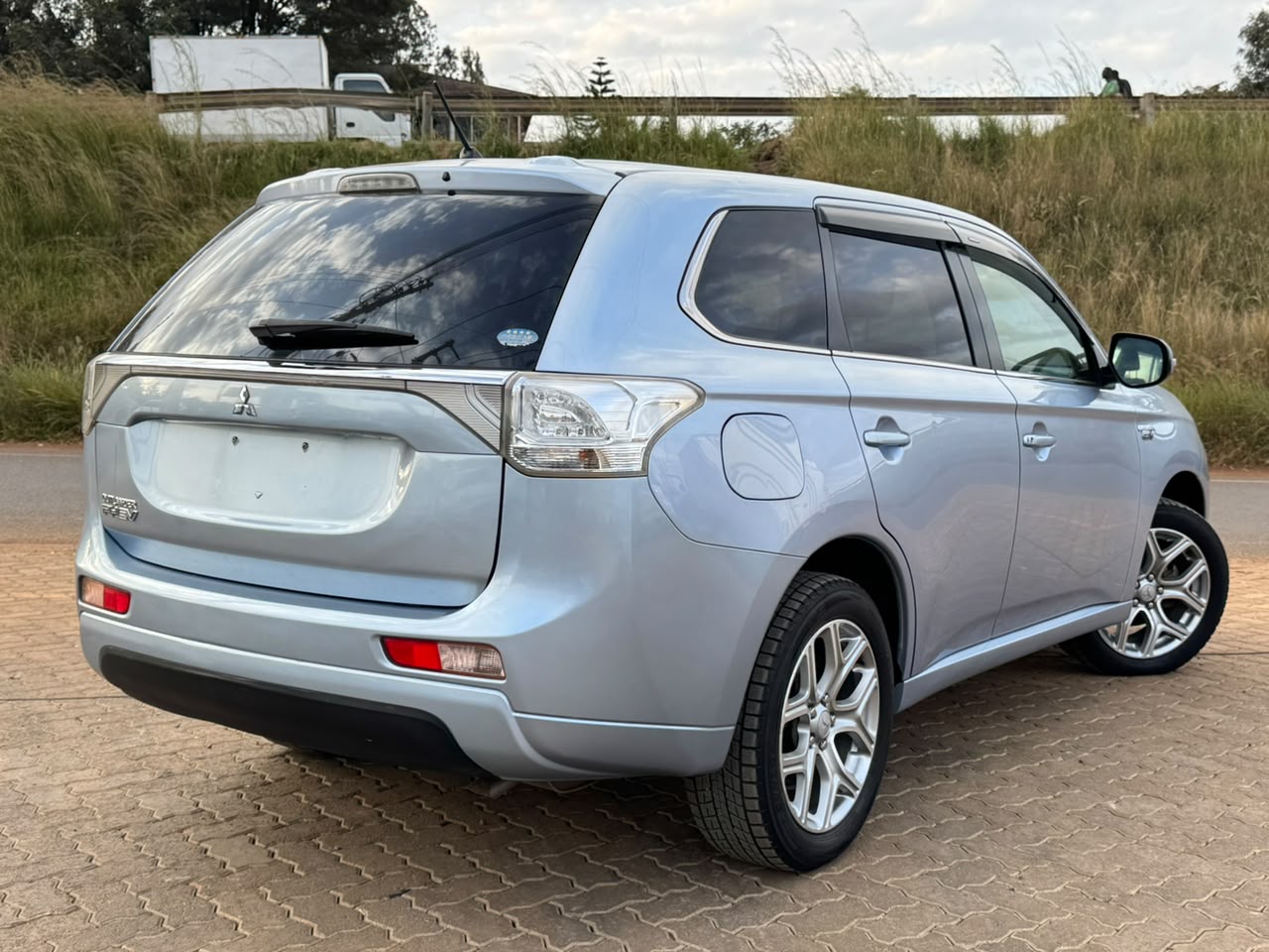 2016-Mitsubishi Outlander PHEV-Sky Blue