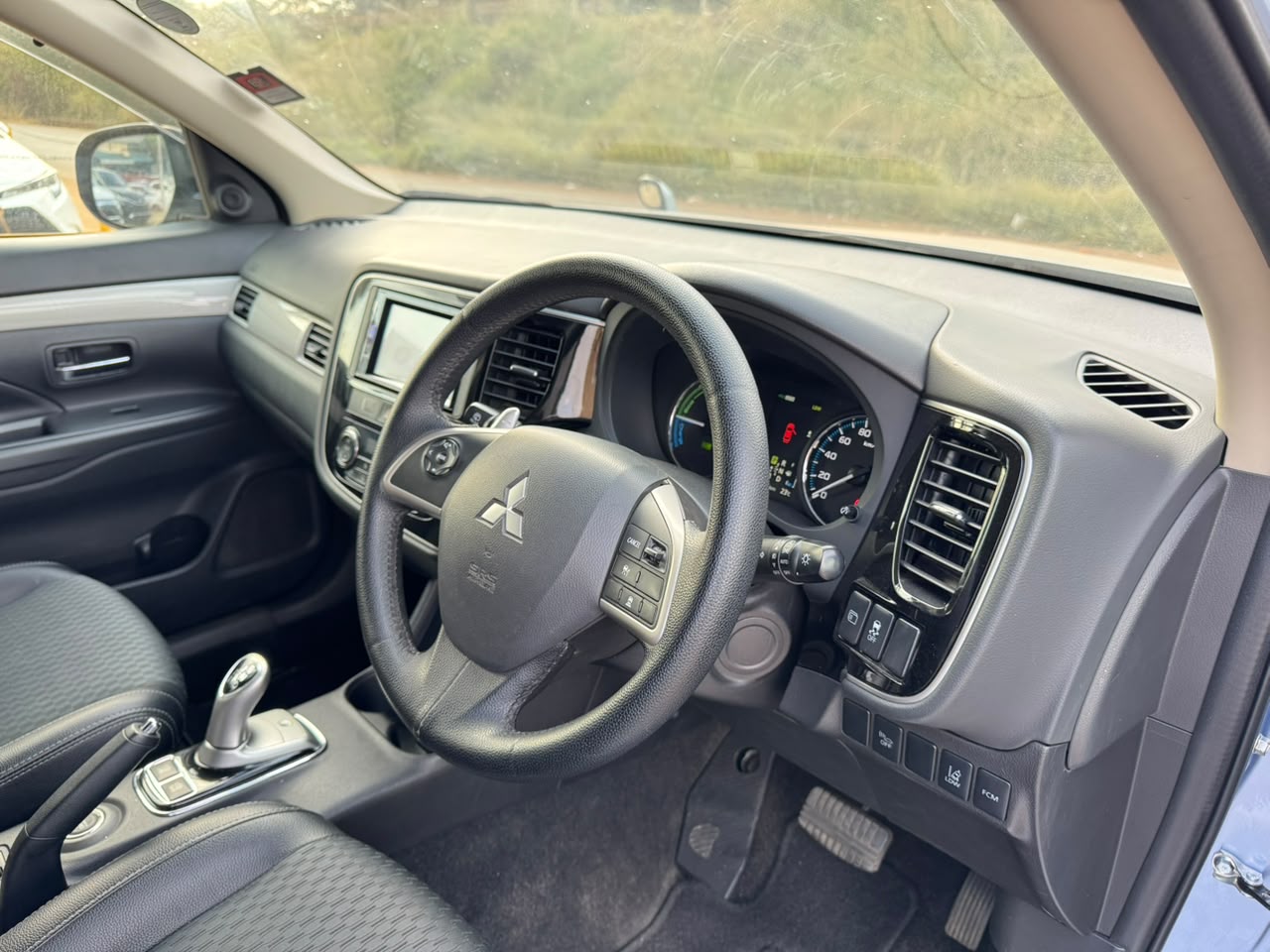 2016-Mitsubishi Outlander PHEV-Sky Blue