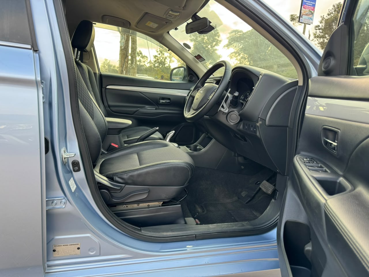 2016-Mitsubishi Outlander PHEV-Sky Blue