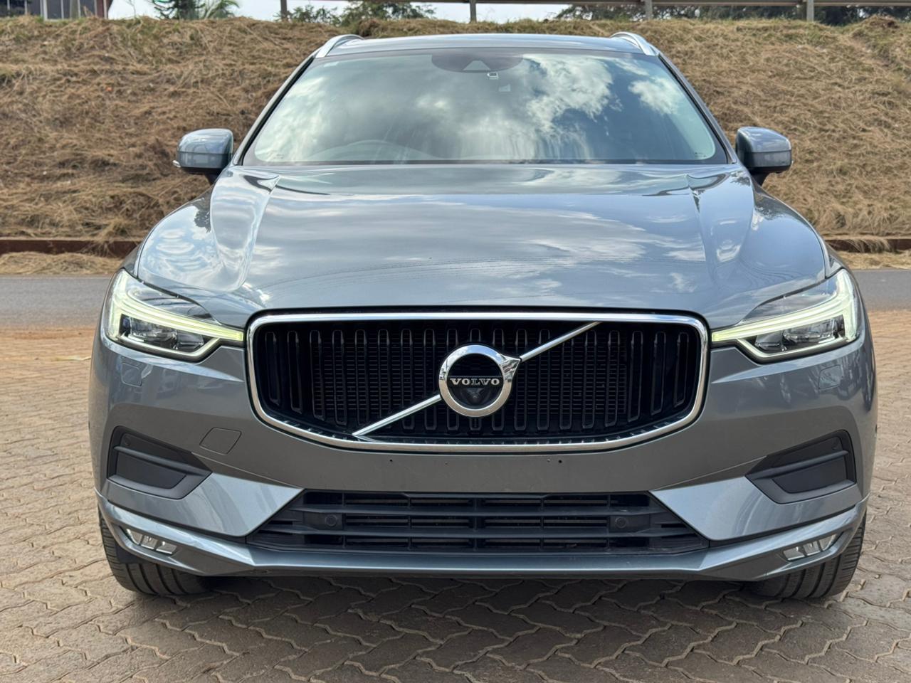 2018- Volvo XC60 T5-Gray