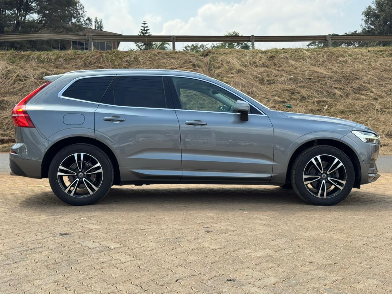 2018- Volvo XC60 T5-Gray
