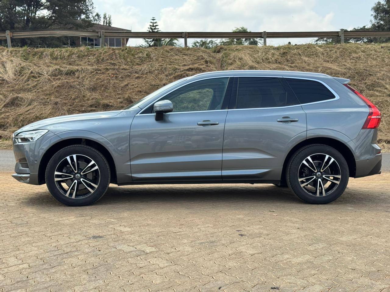 2018- Volvo XC60 T5-Gray