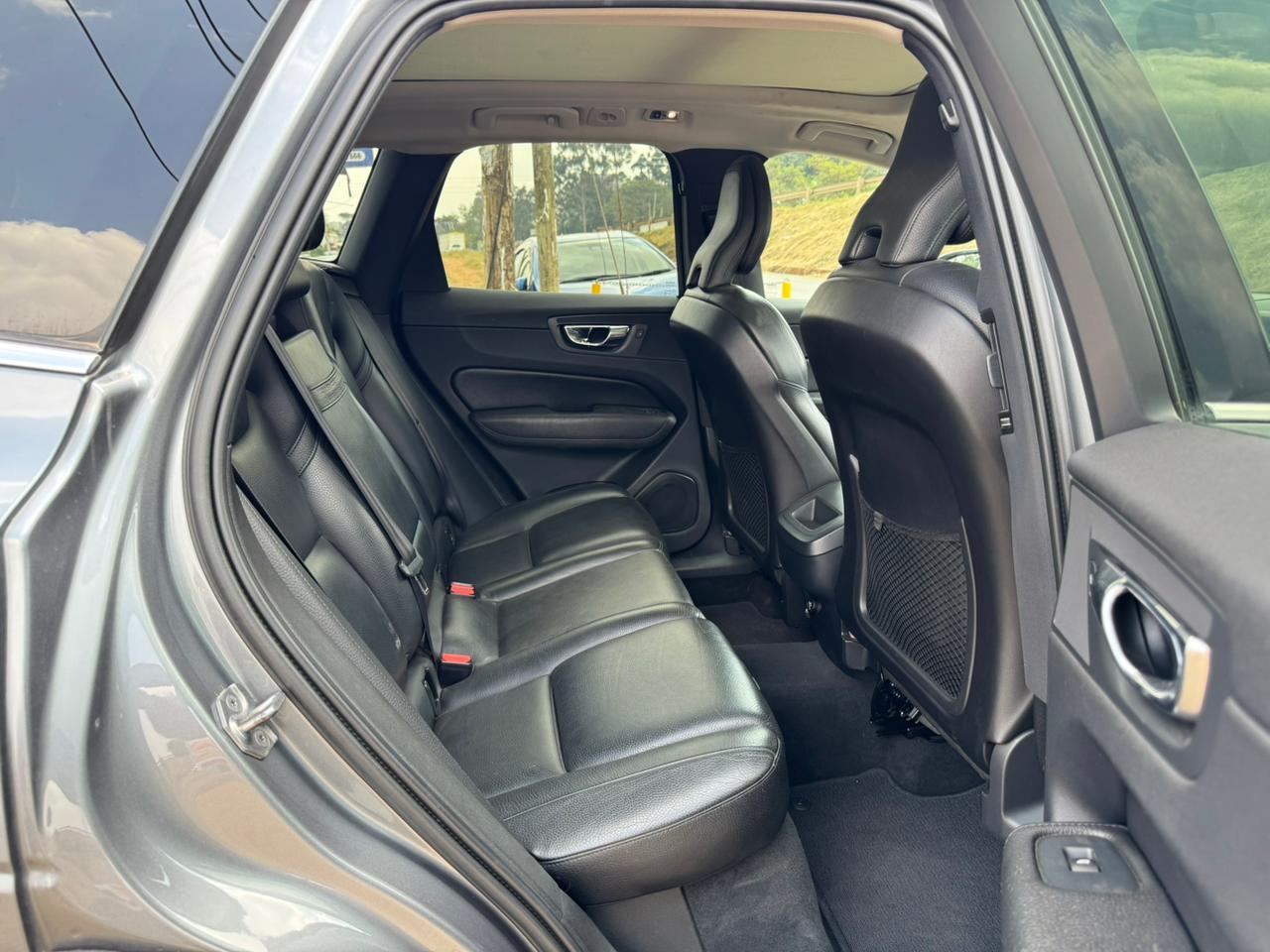 2018- Volvo XC60 T5-Gray