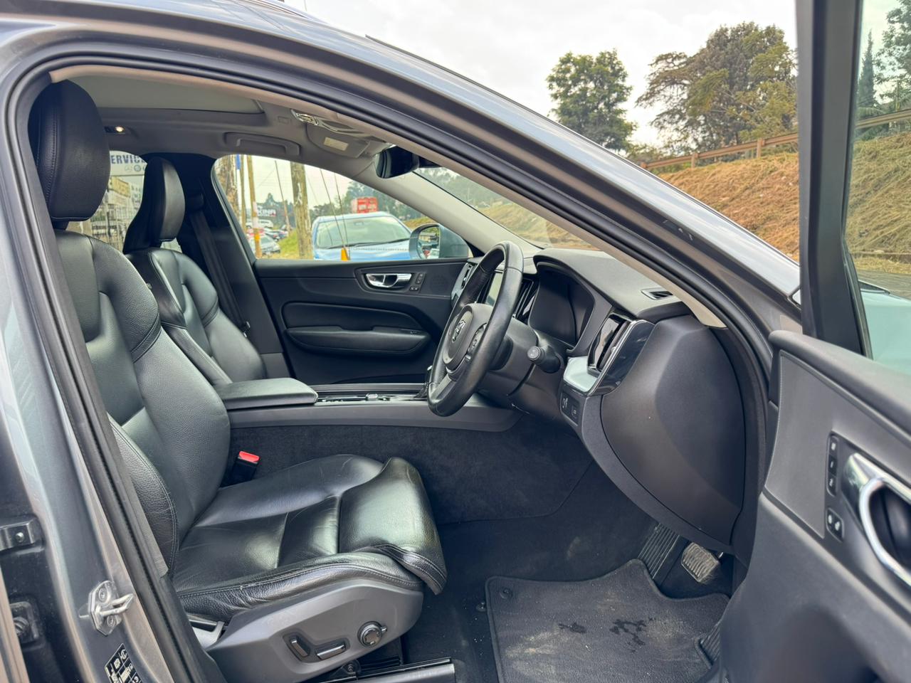 2018- Volvo XC60 T5-Gray