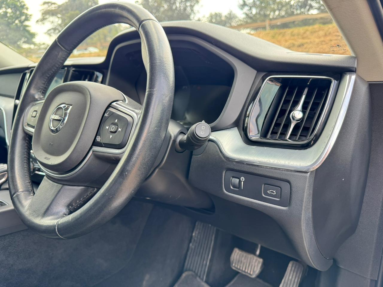 2018- Volvo XC60 T5-Gray