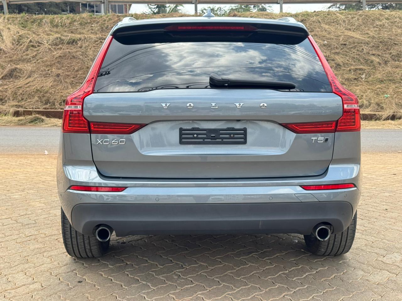 2018- Volvo XC60 T5-Gray