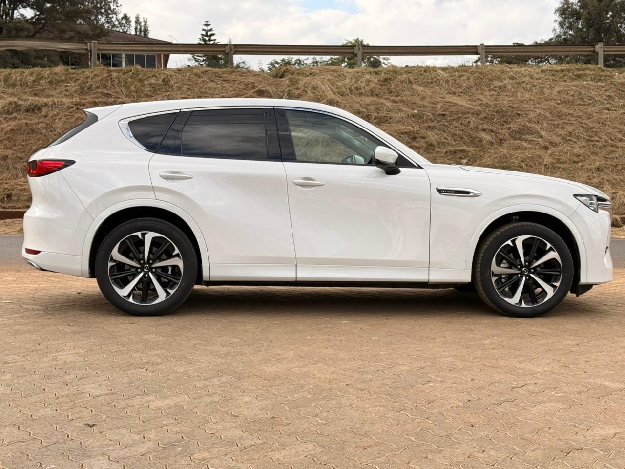 2022-Mazda CX-60 (skyactivD)-White